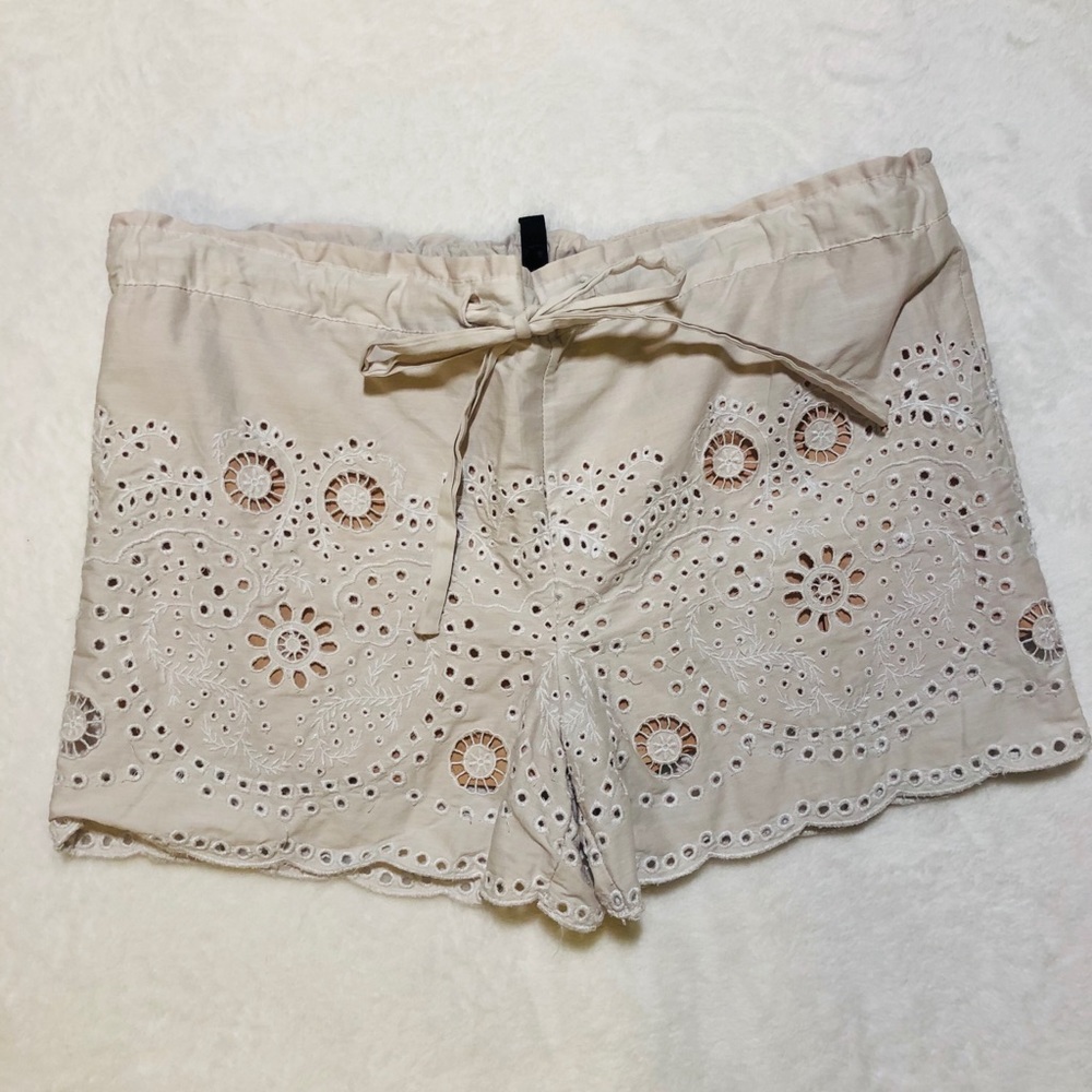 BCBGMaxAzria - White, Scalloped Shorts